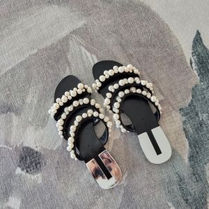 ZARA NEW PEARL DETAILED BLACK SANDAL